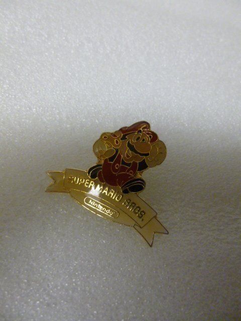 Spille & Fermagli: Pins Super Mario Bros Nintendo – Usato da Pambio Noranco venduto da Pol69