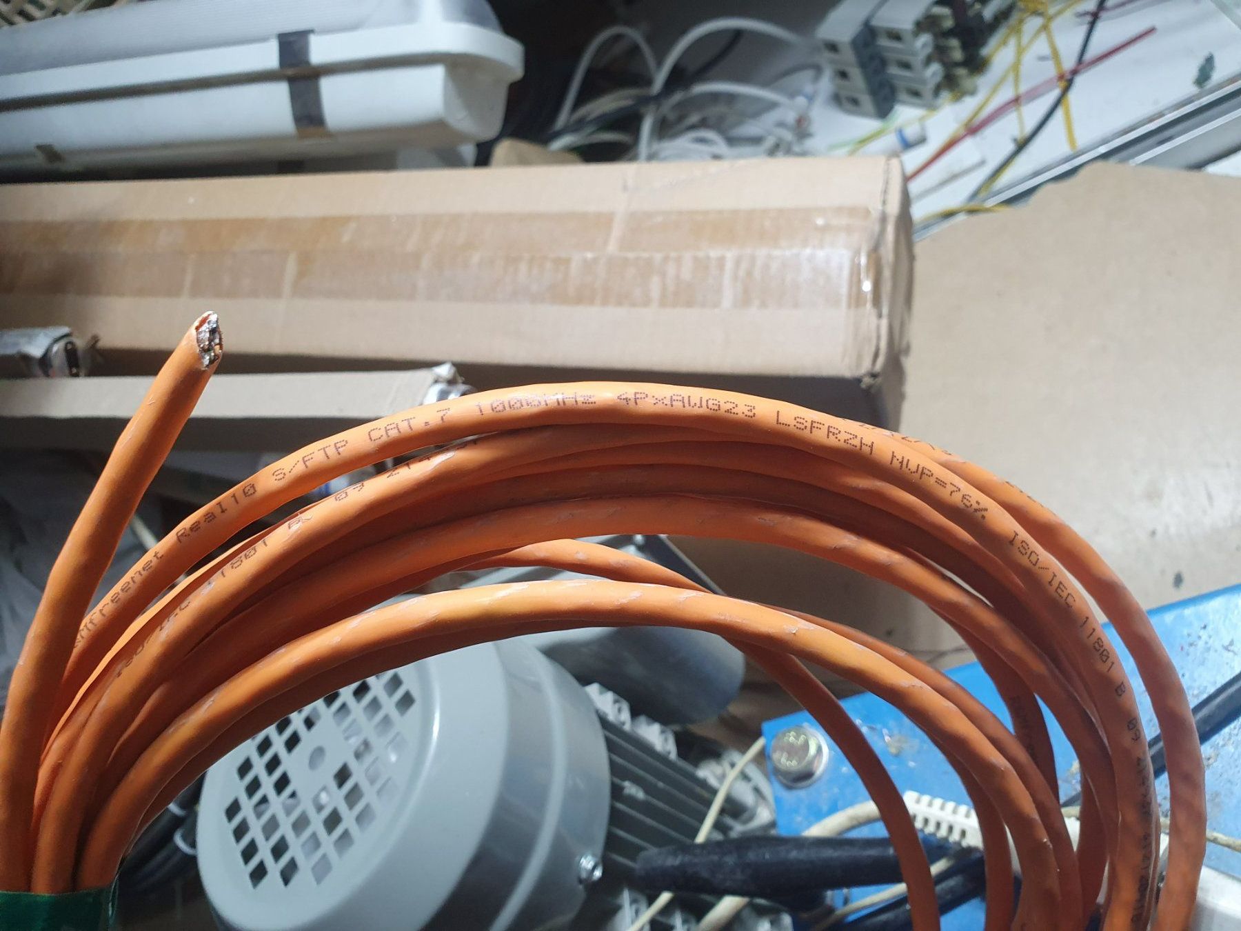 Dätwyler Cavi: LAN Verlegekabel Datenkabel Kat7 Cat7 7m UKV – Usato da Zürich venduto da Alibaba1234 1