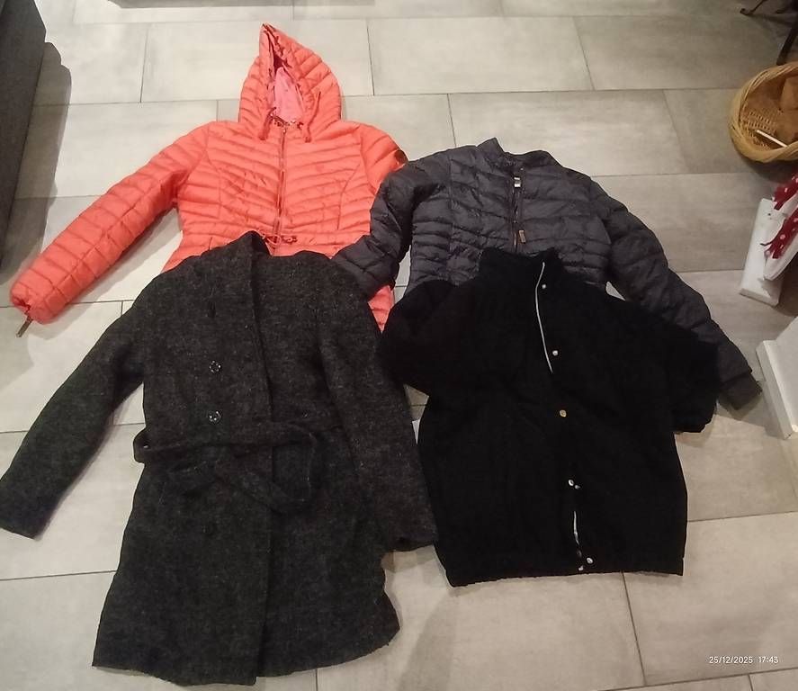 Cappotti: Vestes et manteaux – Usato da Granges-de-Vesin venduto da Flo802