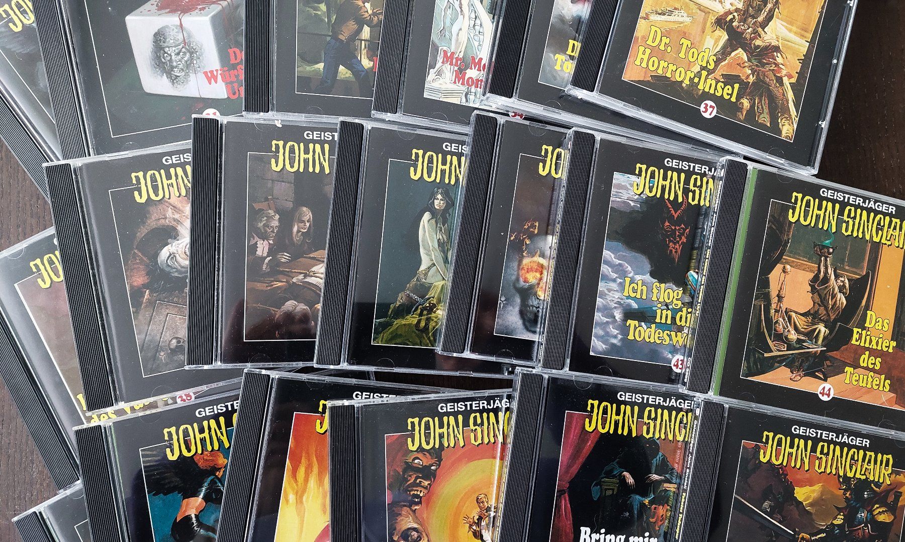 Audiolibri: John Sinclair Hörpspiel-Bundle / Paket mit 31 Hörspiel-CDs – Usato da Emmetten venduto da EverydayTreasures 2