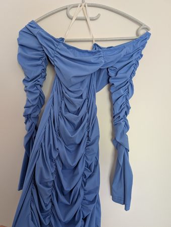 blaues Minikleid mit Raffärmeln, Grösse S, offshoulder
