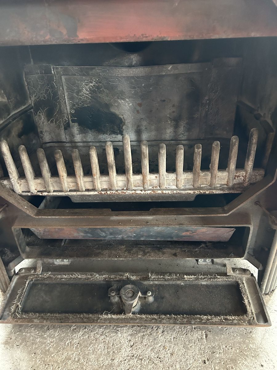 Stufe caminetto: Vintage Poêle Godin – Usato da Montsevelier venduto da Batson 1