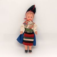 Vintage-Trachtenpuppe aus Schweden
