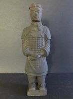 China-Krieger aus Stein, 28 cm.