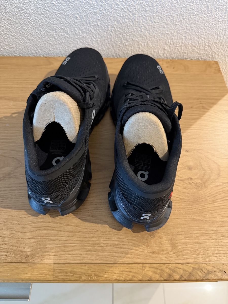 On Chaussures hommes: Schuhe ON Cloud  X4 | Grösse 44 | Black – Neuf (Voir description) à Grosswangen par winkelfeld 3