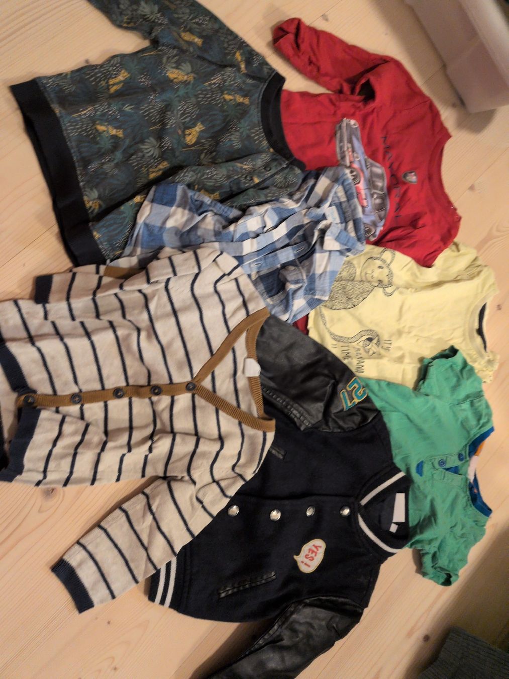 Lotti & Set di vestiti: Kleiderpaket Gr. 86 – Usato da Oberhelfenschwil venduto da Tattar 9
