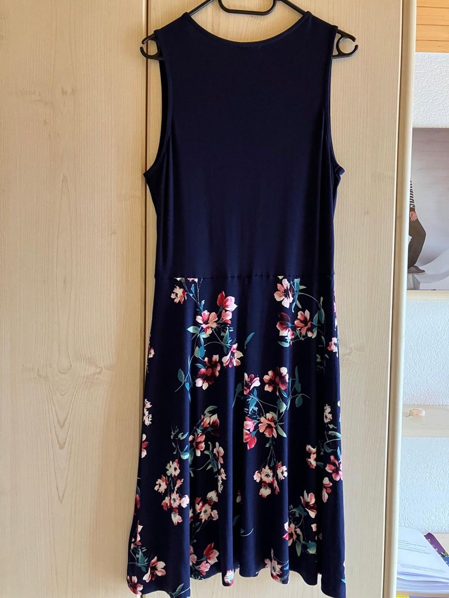 Vestiti: Beachtime Kleid, Grösse 40, Dunkelblau mit Blumen, Neu – Nuovo (secondo la descrizione) da Einsiedeln venduto da zue_82pm 1