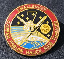 GG090 Pin USA NASA Challenger Grippen Fabian Hauck Ride Thag
