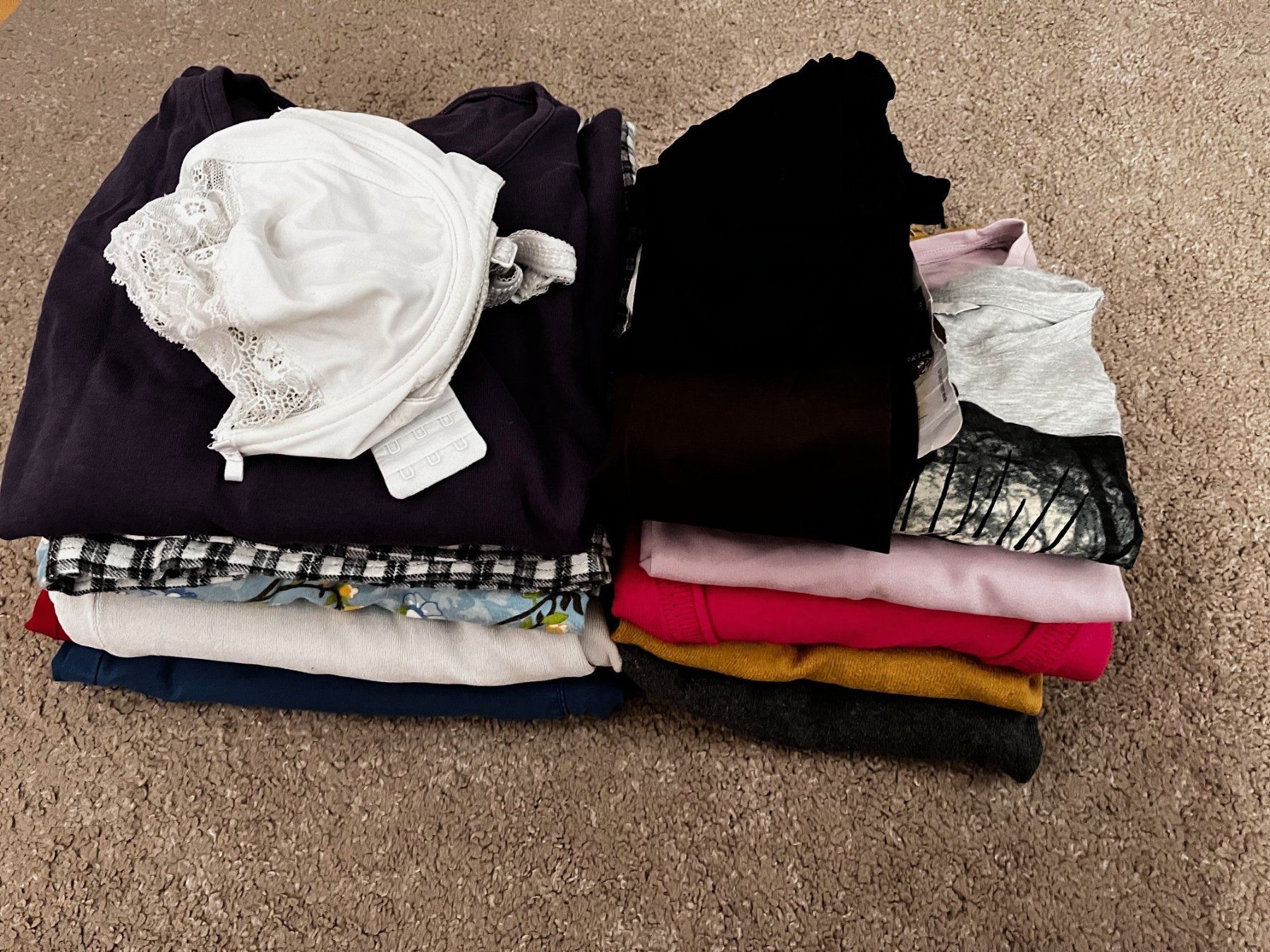 Kleiderpakete: Grosses Damenkleiderpaket Gr. M - Hosen, Shirts, Pullover... – Gebraucht aus Laufen von eichhorn15 5