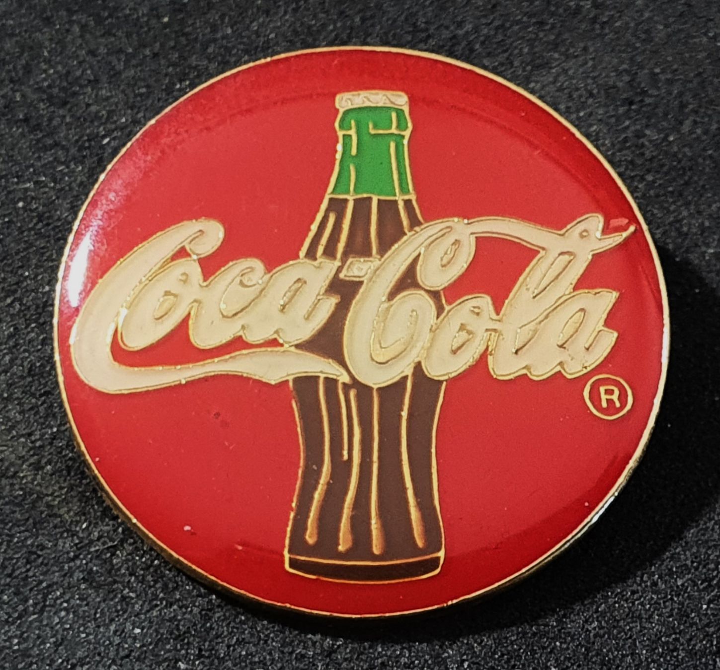 Coca-Cola Placchette & Badge: GG362 - Pin Coca Cola Loga Flasche – Usato da Reinach BL venduto da Boston-Verkauf