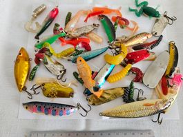 Diverse Sammlung vintage Angelköder