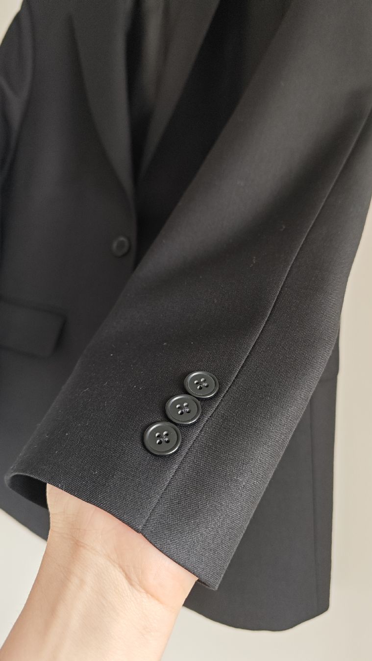 Completi & Tailleur: Classic Black Woman's Suit - Wool - Size L – Nuovo (secondo la descrizione) da Zürich venduto da alu_dzr7 2