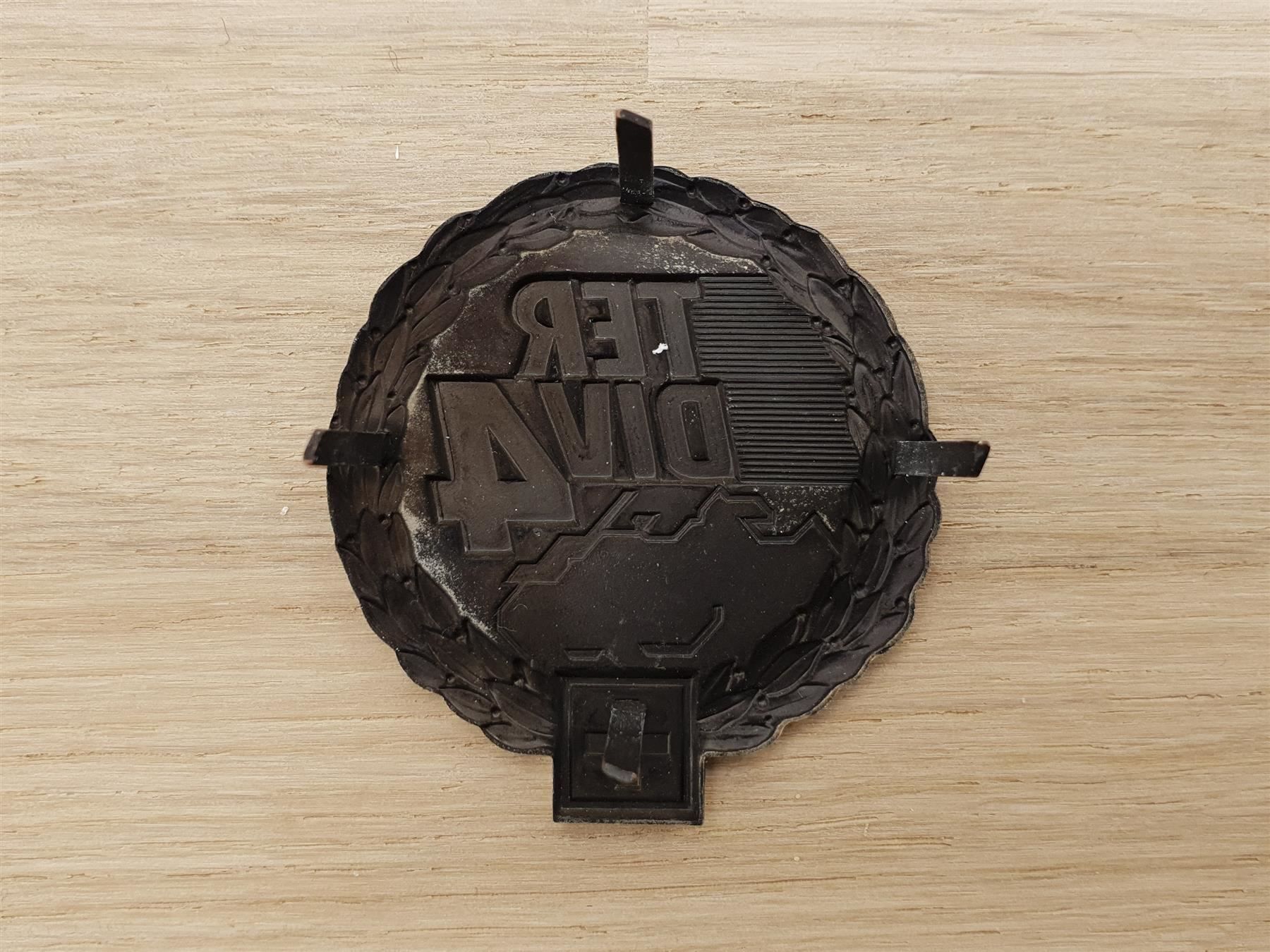 Placchette & Badge: Béret Emblem Ter Div 4 – Usato da Erlinsbach venduto da S700 1