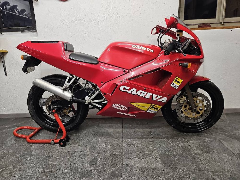 Welly 1:18 Cagiva Mito 125 Rouge – Modèle Moto Métal Collection, 11 Cm Avec Socle