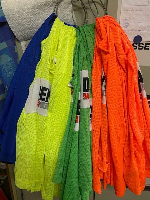 Lotti & Set di vestiti: Set Derby/Precision Trainings Leibchen & Hütchen – Usato da Wil ZH venduto da Mischis-Angebote 1