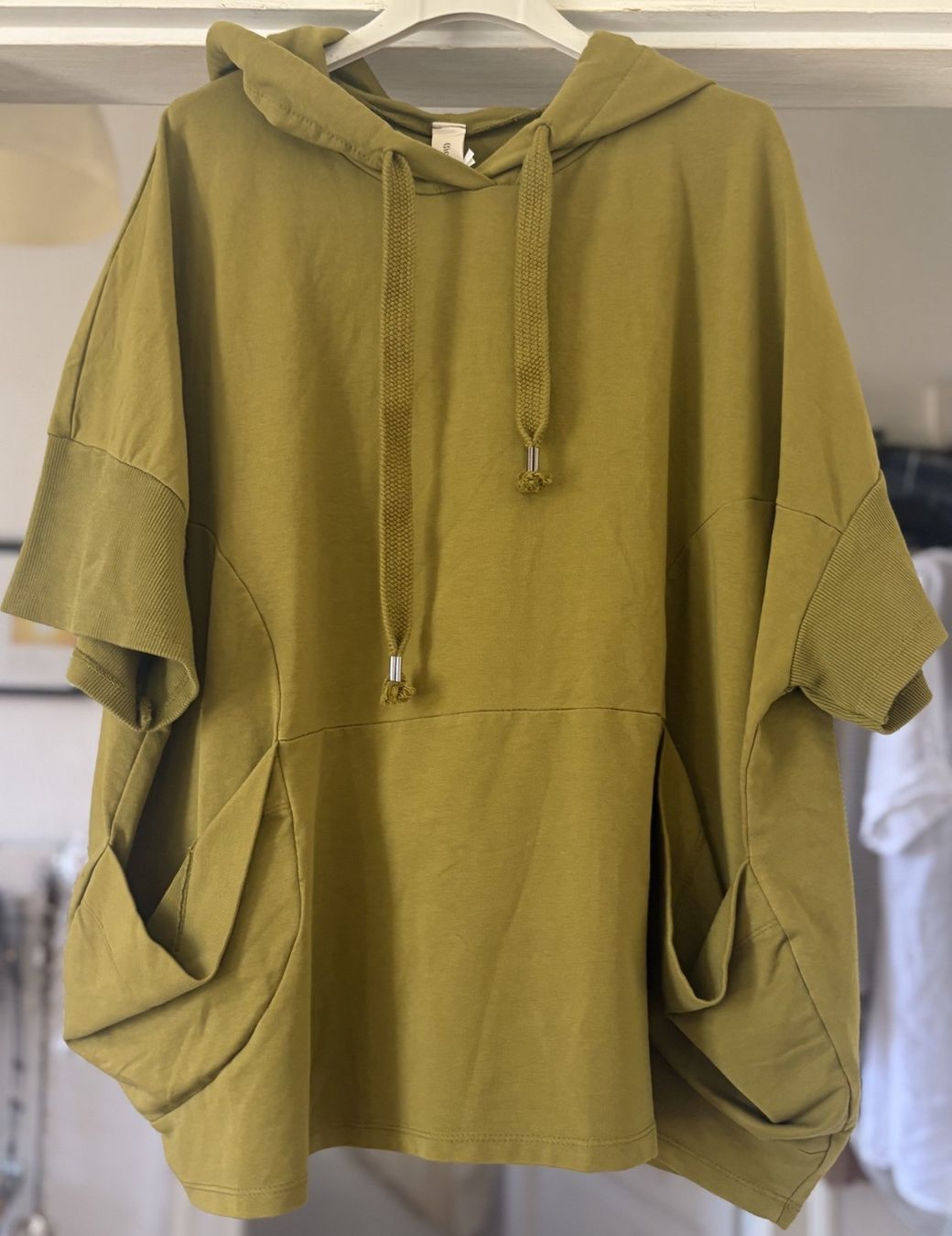 Maglioni & Felpe: SWEAT-HOODIE EN COTON! M – Nuovo e nell'imballaggio originale da Locarno venduto da NicoNion