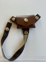 Ledertasche mit Druckknöpfen und Gurt, braun, (2I1)
