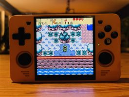 Retro Gaming Handheld Console - Like New