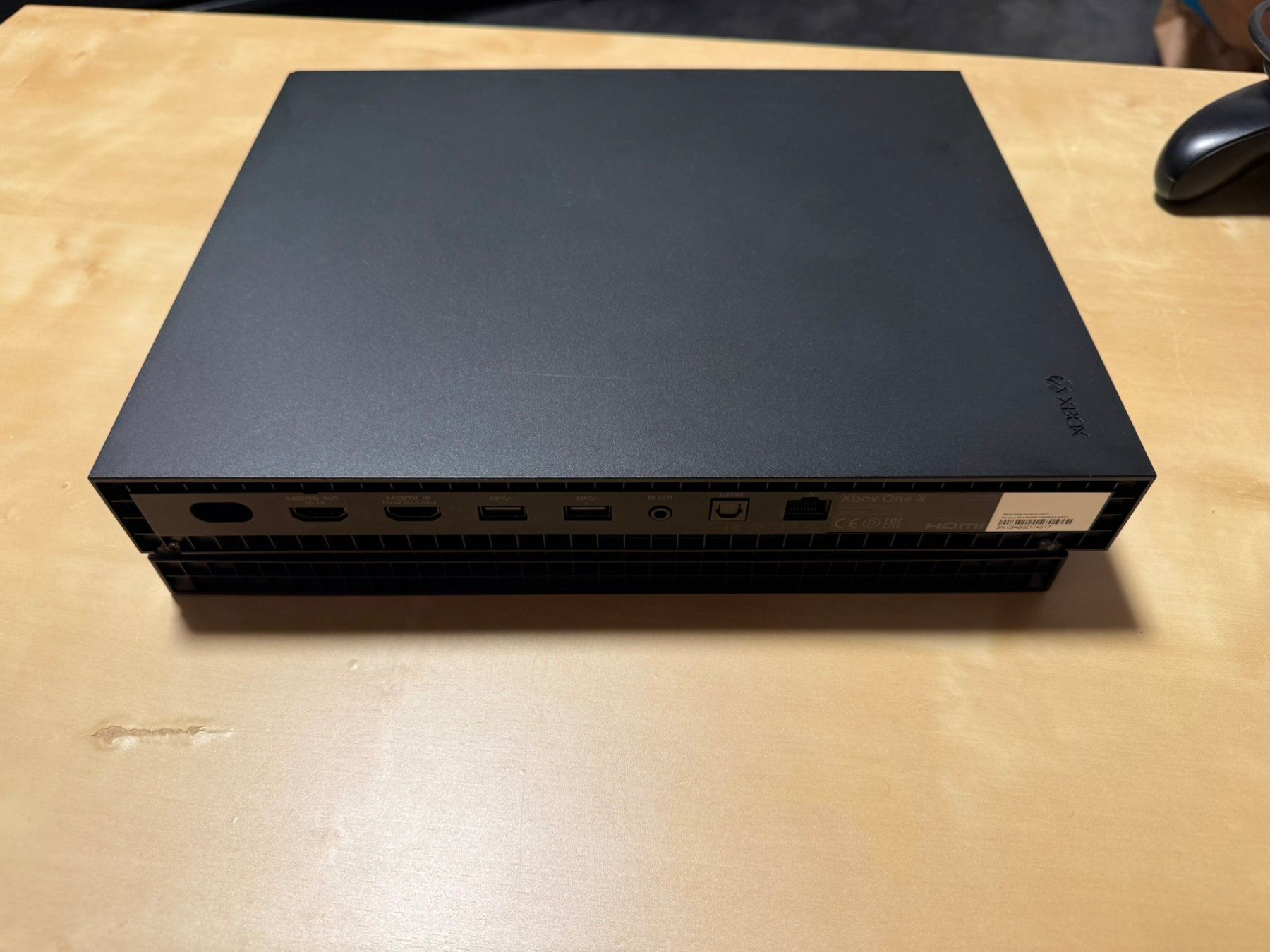Microsoft Konsolen: Xbox One X 4K Bundle inkl. 2 Controllern & Kabel – Gebraucht aus Burgdorf von jon_jy6x 2