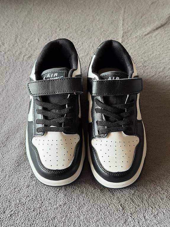 Scarpe per ragazzi: Baskets style urbain Noir et Blanc. Taille 32 – Usato da Montreux venduto da DMtop