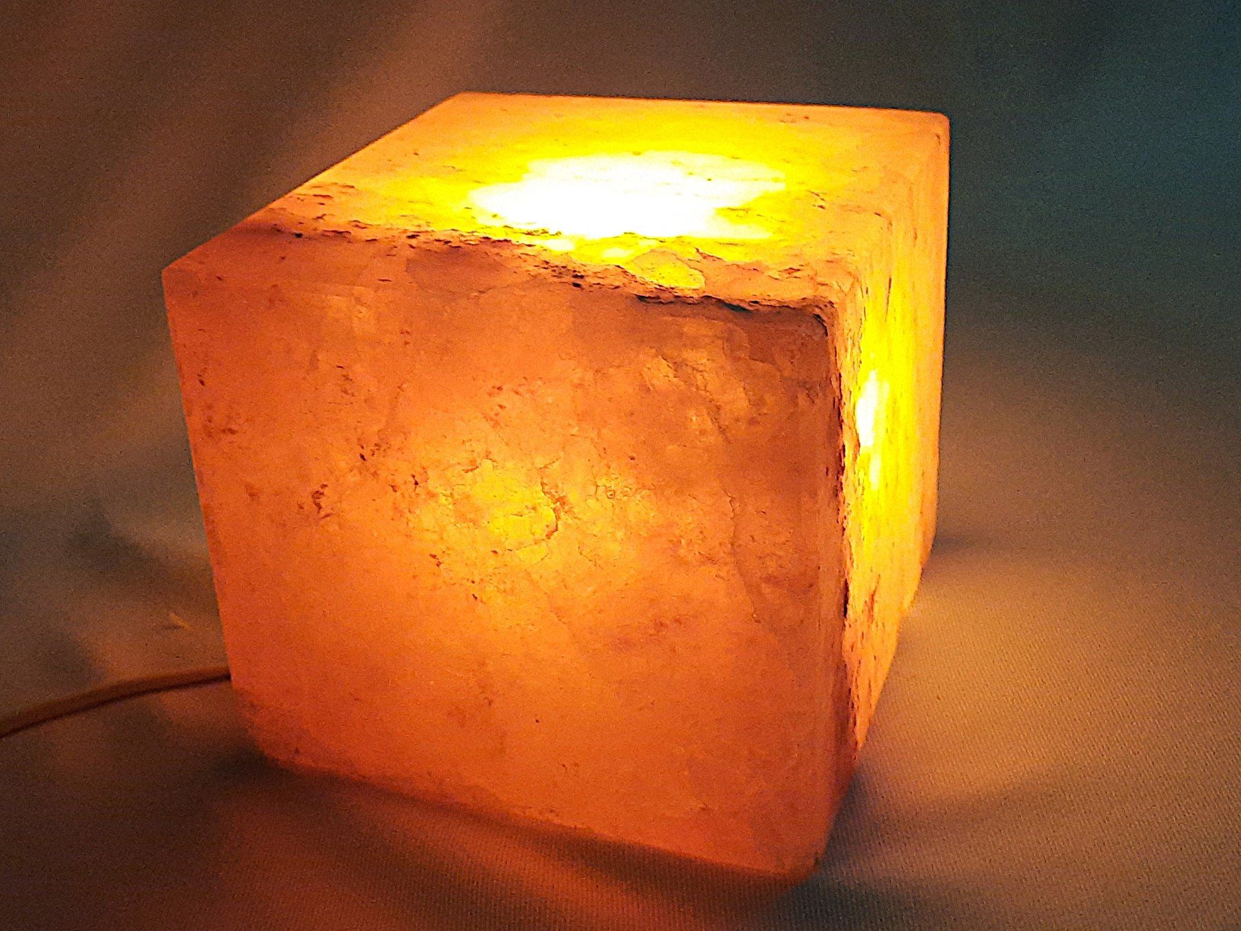 Lampade: Salzsteinlampe Würfelform – Usato da Beinwil am See venduto da Restwert_Beinwil