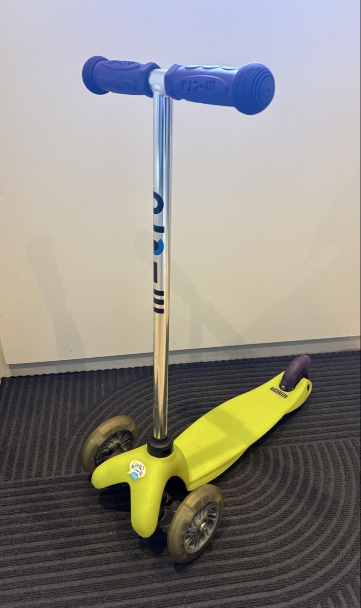 Micro Kickboard: Micro Scooter – D'occasion à Buchs ZH par Similicious