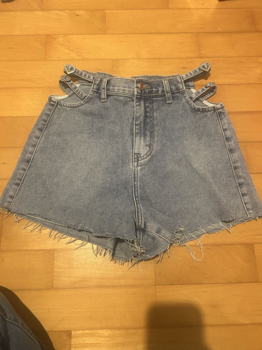 Jeans: RHINESTONE HEARTS DENIM SHORTS – Nuovo (secondo la descrizione) da St. Gallen venduto da jol_l8yg
