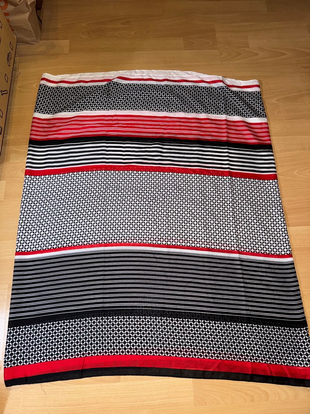 Foulard & Sciarpe: Eleganter Loop von TCM – Usato da Grosswangen venduto da shoes.bags.and.co