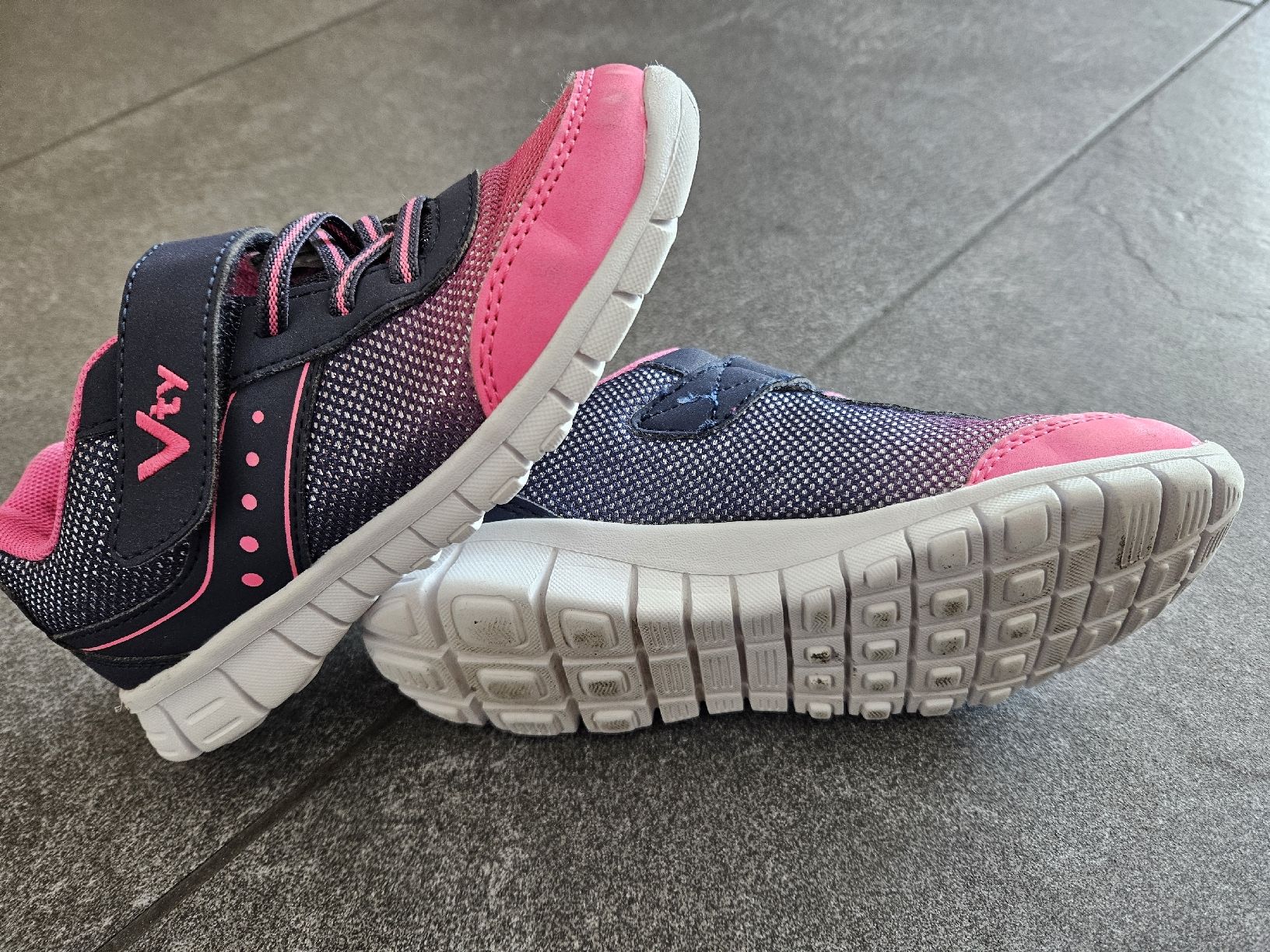 Scarpe per ragazze: Turnschuhe Grösse31 – Usato da Günsberg venduto da Sus_Anne 1