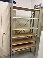 Stabiles Metallregal / Schwerlastregal mit Holzböden