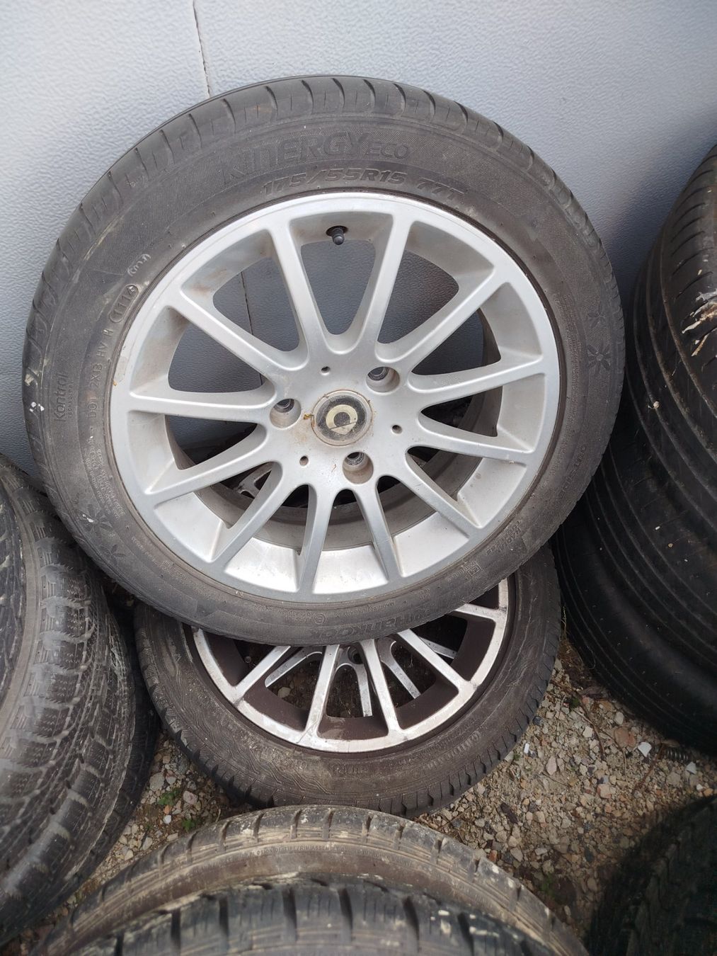 Smart Pneumatici & Ruote complete: Divers jeu de roues Smart Fortwo – Usato da Savagnier venduto da Botteron_Recycling