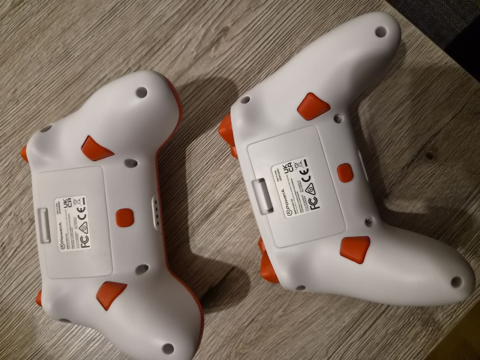 Nintendo Console: 2 PowerA Nintendo Switch Controller Mario Set gebraucht – Usato da Herisau venduto da dom_xh88 1