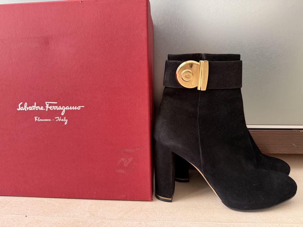 Salvatore Ferragamo Scarpe da donna: Ferragamo suede heels 38 size – Nuovo (secondo la descrizione) da Corsier GE venduto da Karol_save_planet 2