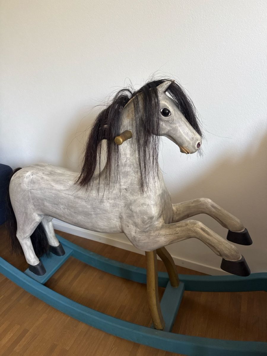 Toutes les décorations: Antikes Schaukelpferd – D'occasion à Worb par Fairyladyj