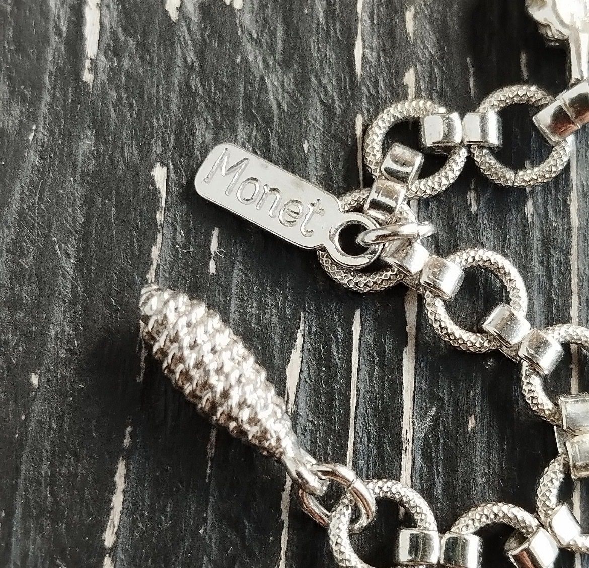 Catenine: Vintage Monet necklace in silver colour – Usato da Lucens venduto da metaD 6