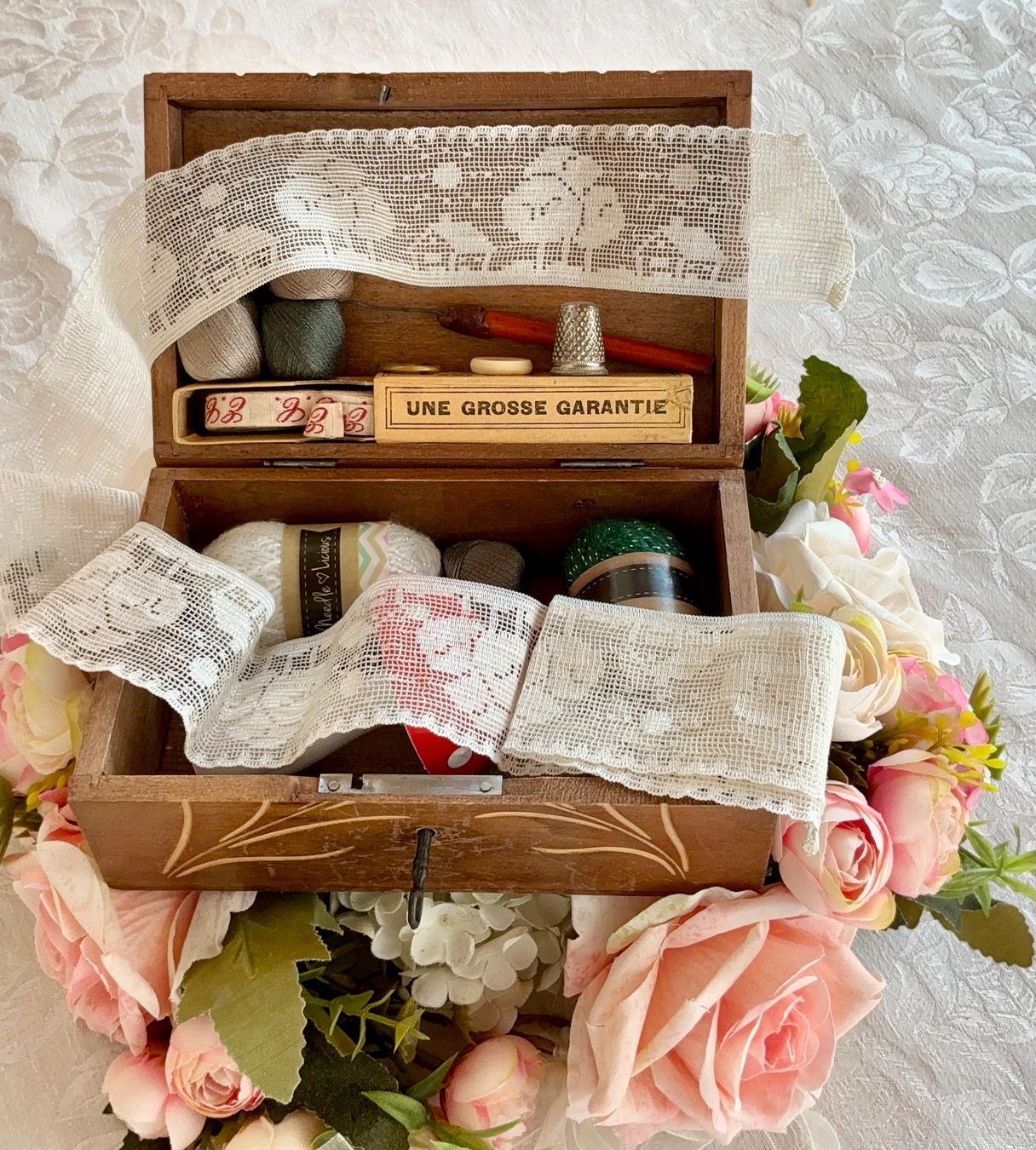 Tutte le decorazioni: ANTIKES KLEINES NÄHKÄSTCHEN – Usato da Zell LU venduto da Silvermemory 2