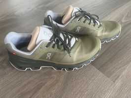 On cloudventure shoes 38.5