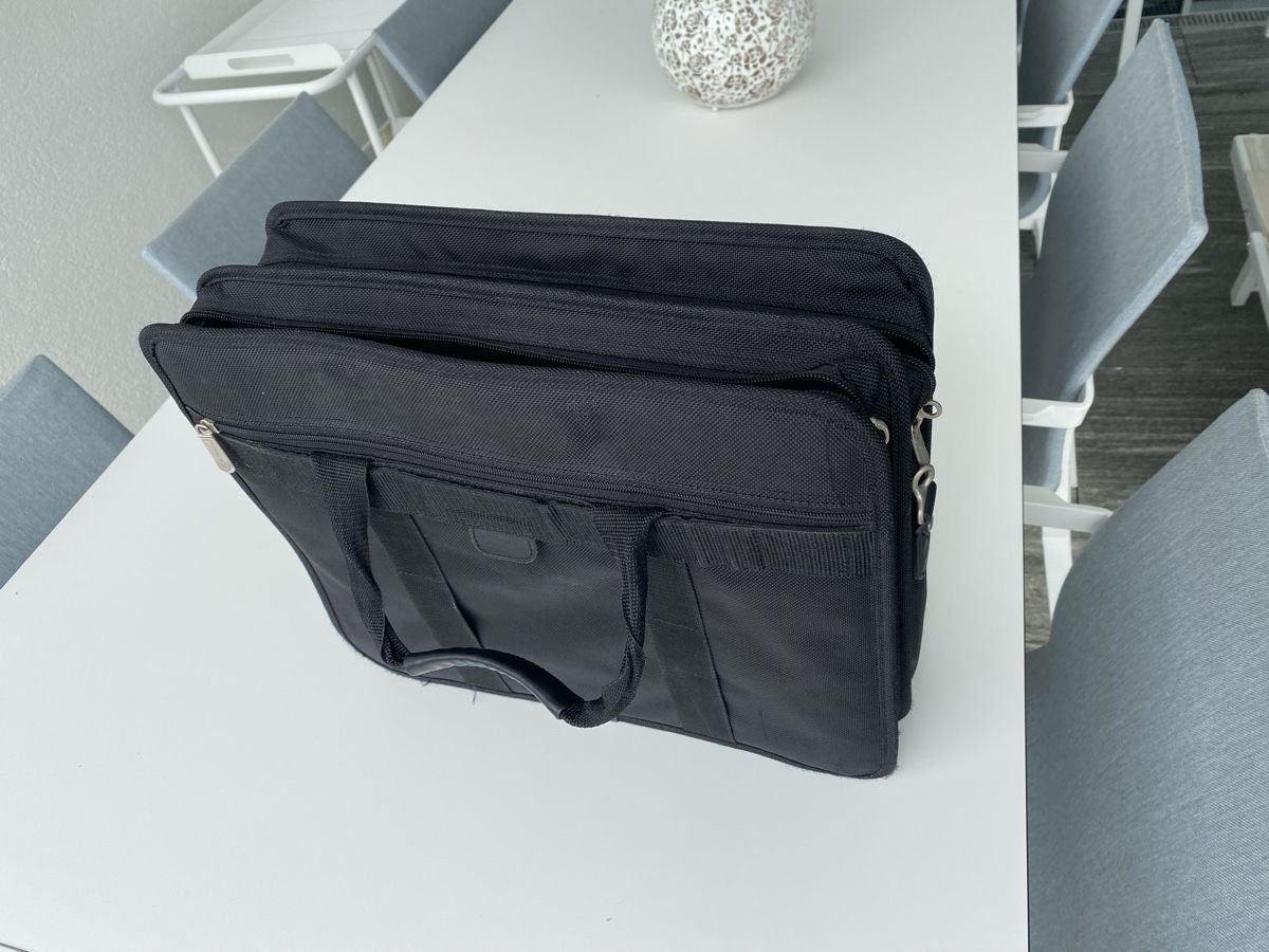 Valigie & Borse: Targus Businesstasche schwarz – Usato da Hettlingen venduto da Milucl1 3