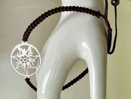 Makramee Armband mit zarter Silberblüte & Hämatitkugeln