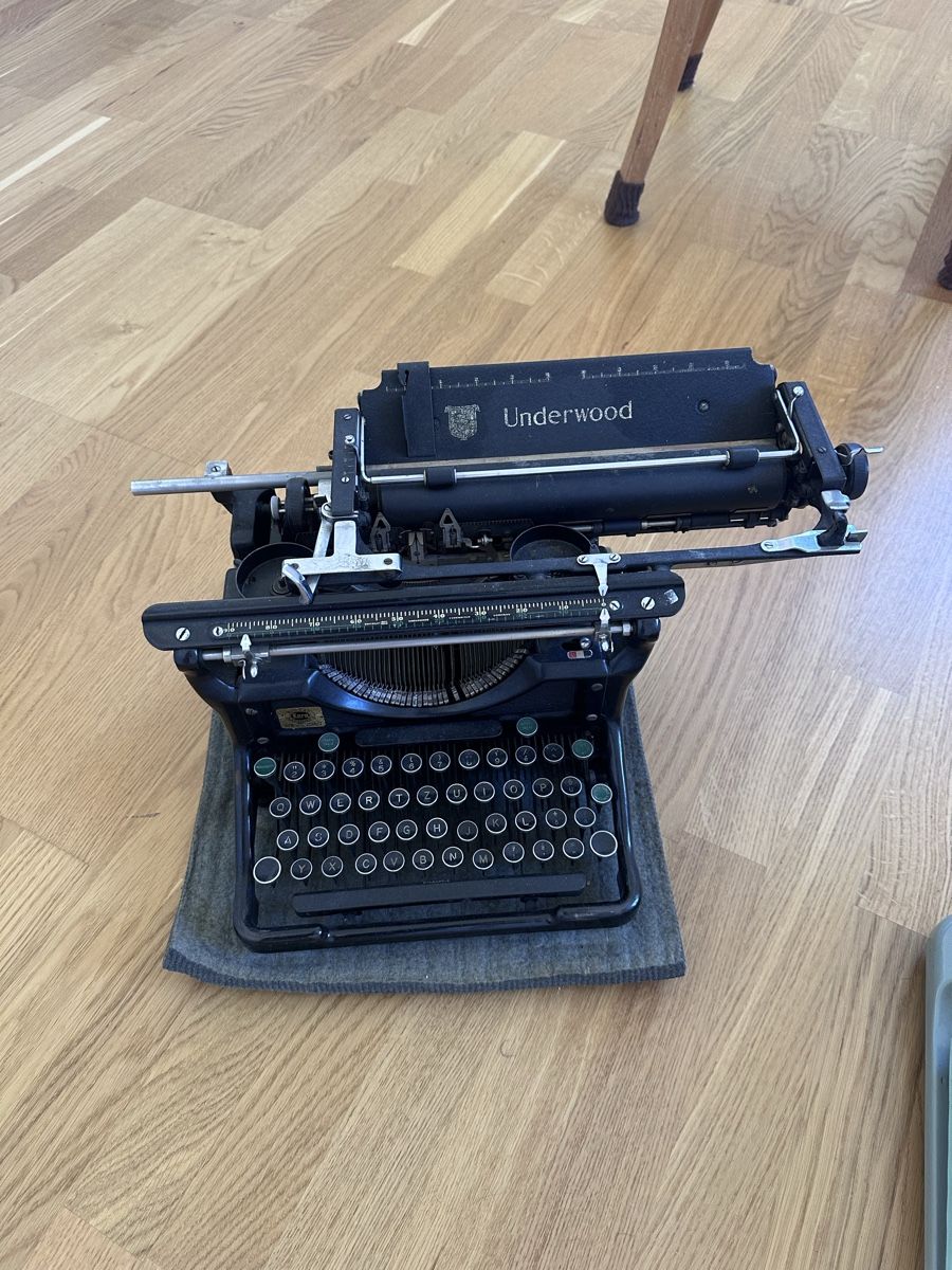 Underwood Macchine da scrivere: Schreibmaschiene – Usato da Zürich venduto da Nojemu