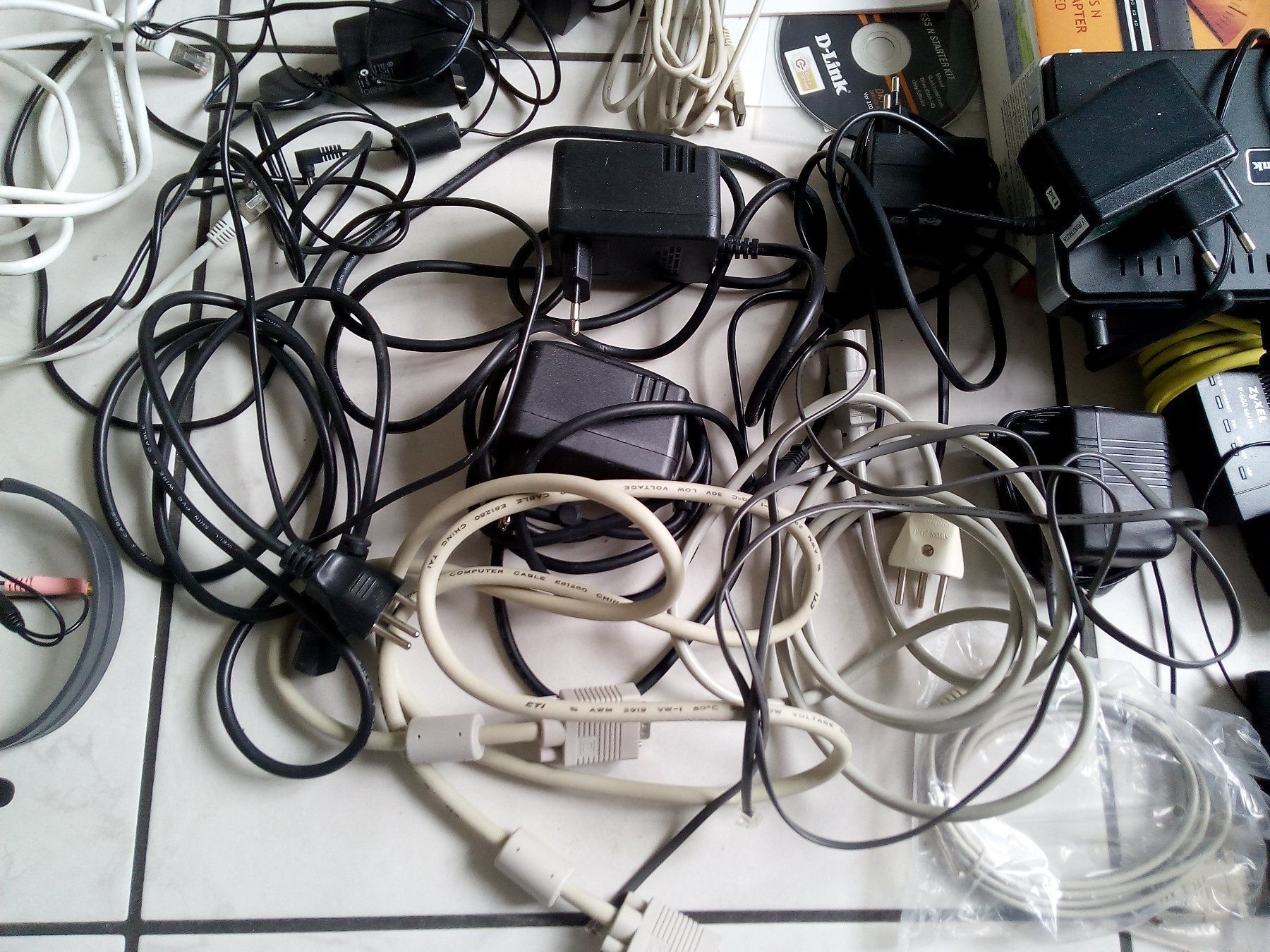 Zyxel Modem & Router: Wireless, D-Link, ZyXEL, usw. – Usato da Igis venduto da lebi 3