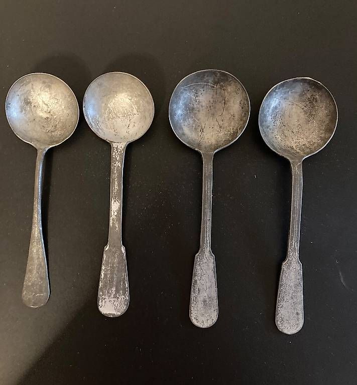 Cuillères: 4 alte Metalllöffel – D'occasion à Winterthur par Floraundfauna