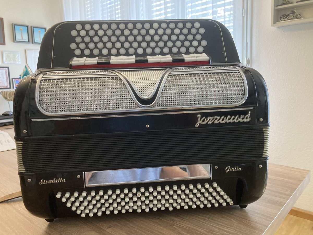 Strumenti musicali: Akkordeon Stradella Jazzaccord – Usato da Basel venduto da bardosbraun