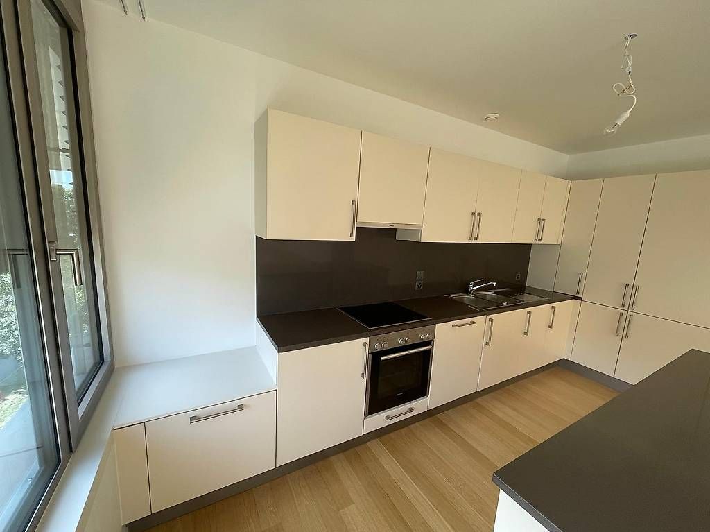 Cucine complete: Cuisine complète avec îlot central blanc état neuf – Usato da Genève venduto da EmmanuelD 1