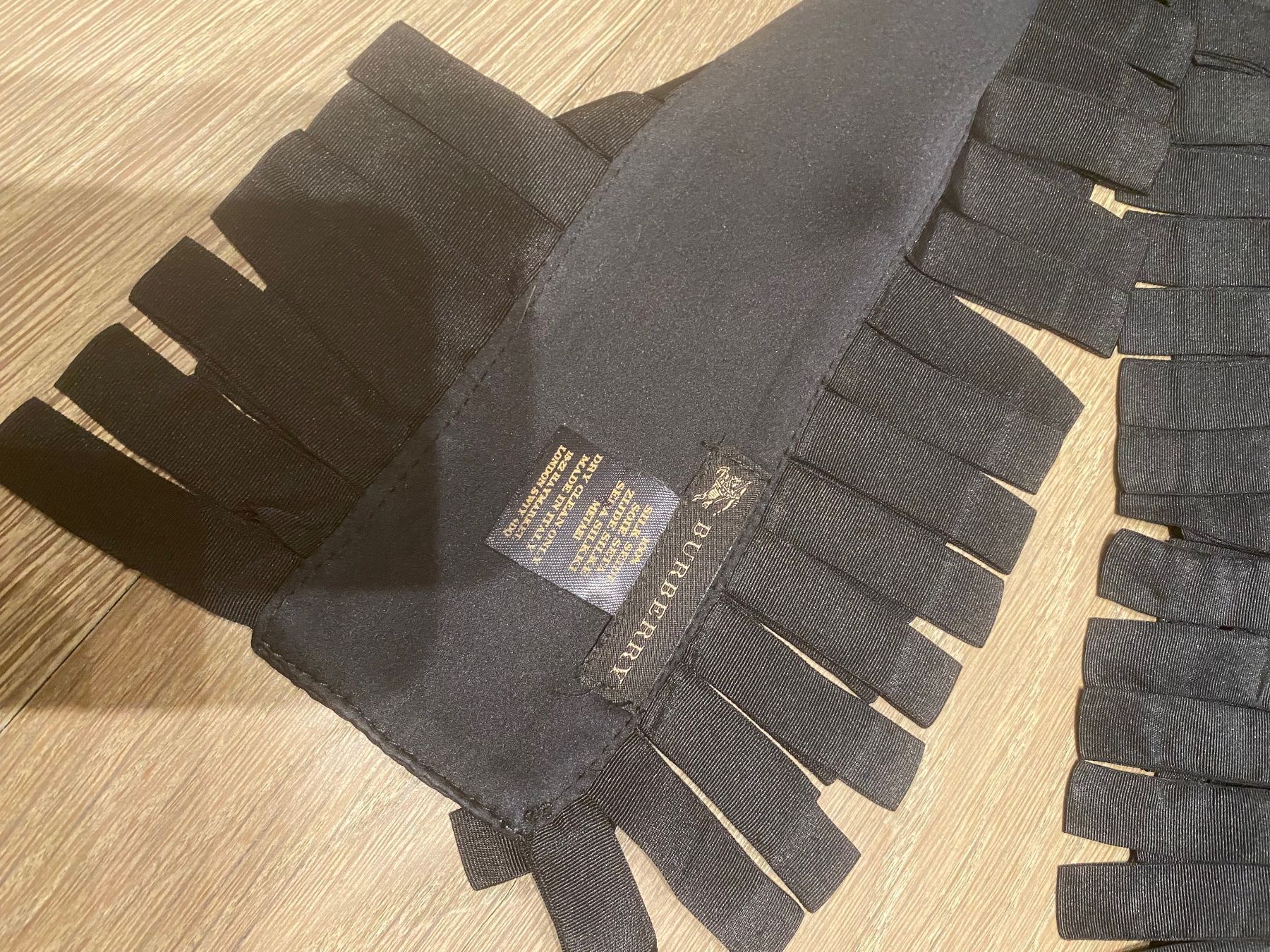 Burberry Foulard & Sciarpe: Burberry Schal Seide – Usato da Meilen venduto da Dievondort 1