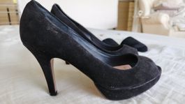 Schwarze Wildleder-Pumps Gr. 39 Helen Billkrantz Peeptoes