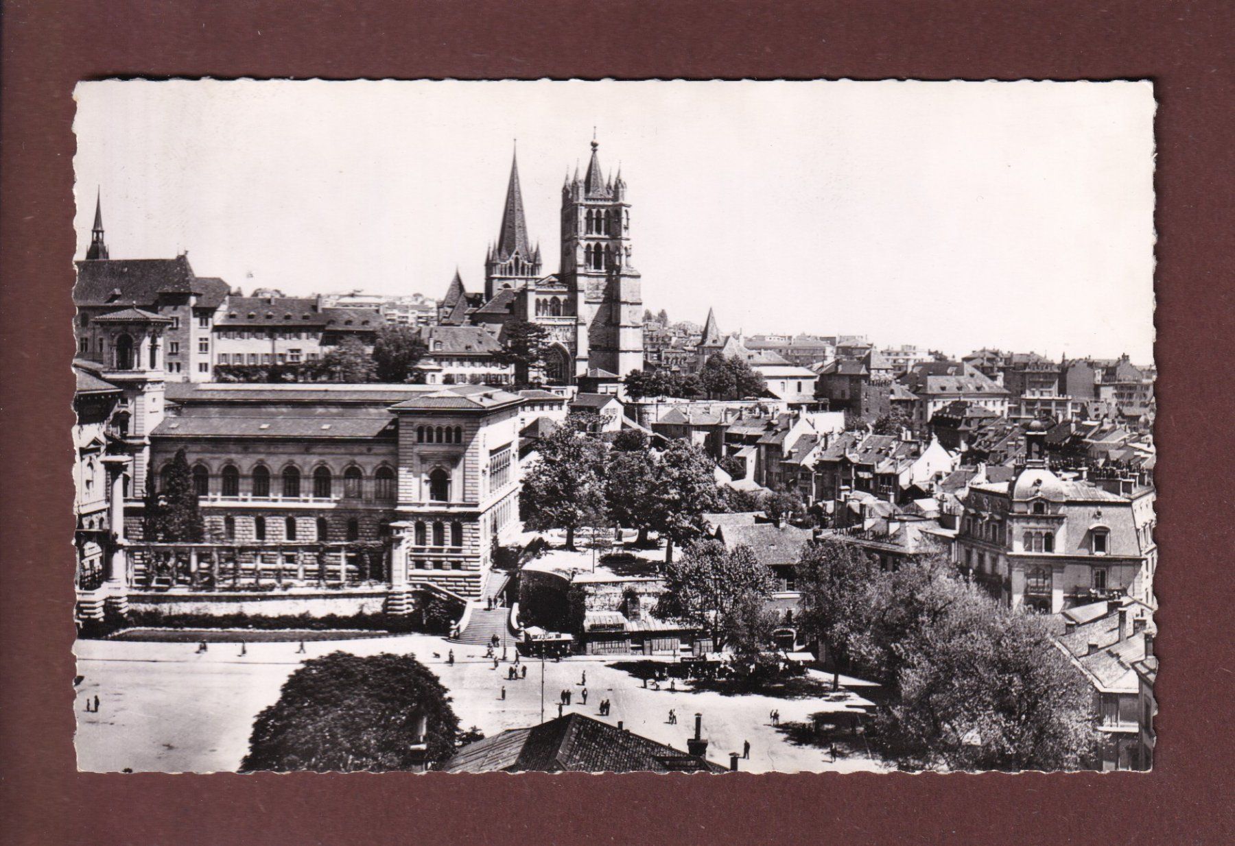 Cartoline postali: LAUSANNE - La Cathédrale – Usato da Pully venduto da nicecards