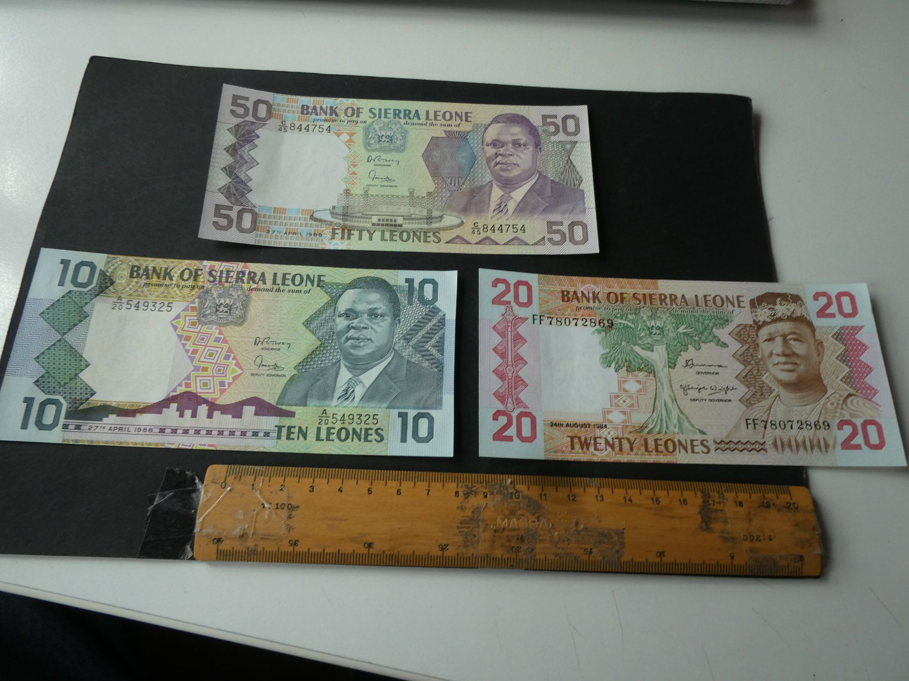 Banknoten: Sierra Leone, 3 alte Geldscheine – Gebraucht aus Hinterforst von Rohusri