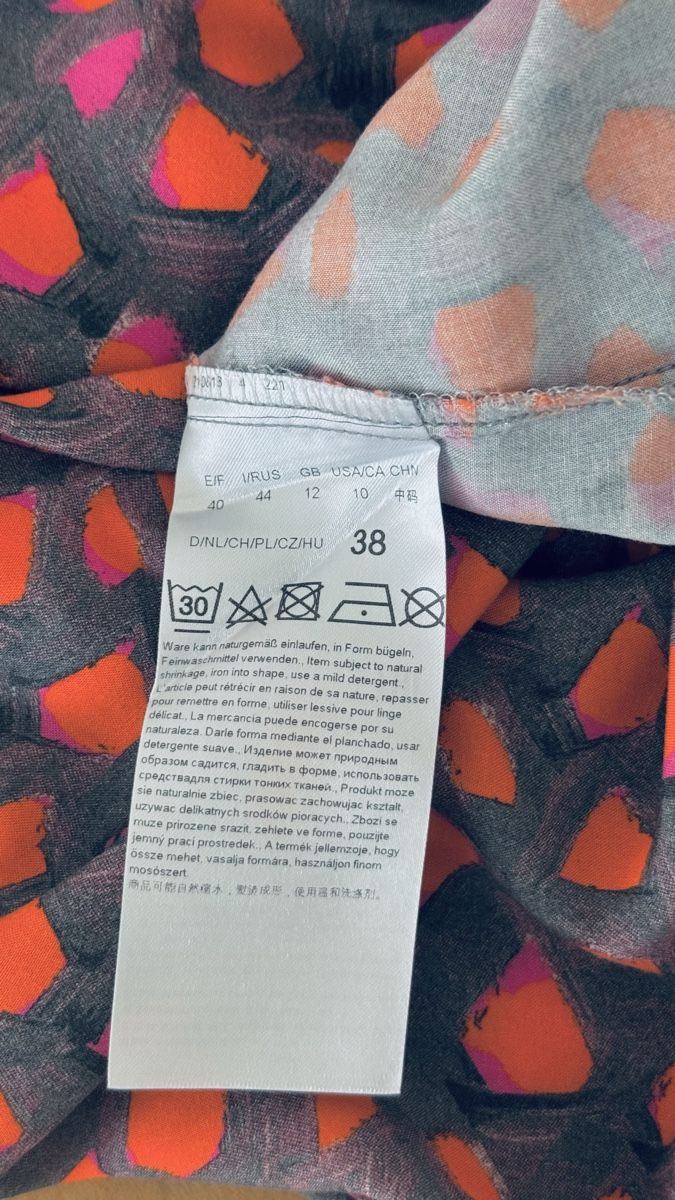 Camicette: Cartoon Bluse gemustert Grösse 38 – Usato da Basel venduto da Ubud1 4