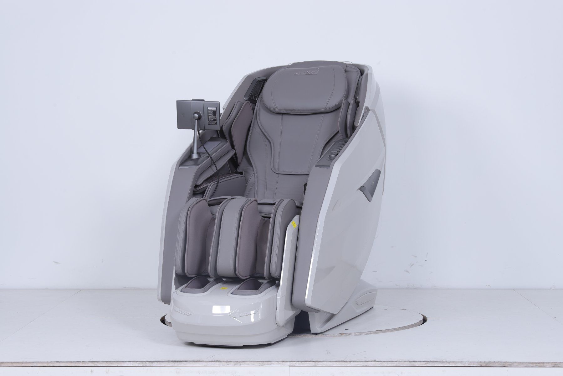 Dispositivi per massaggi: Intelligenter Massagesessel RelaxX A667S-2, silber – Nuovo e nell'imballaggio originale da Dintikon venduto da urechrobotx